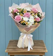 Букет цветов из:  Гвоздики, Орхидеи и Розы #REPLACE_PRED# Темижбекском