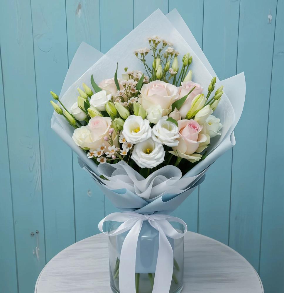 Букет цветов из: Розы и Лизиантусы в Темижбекском