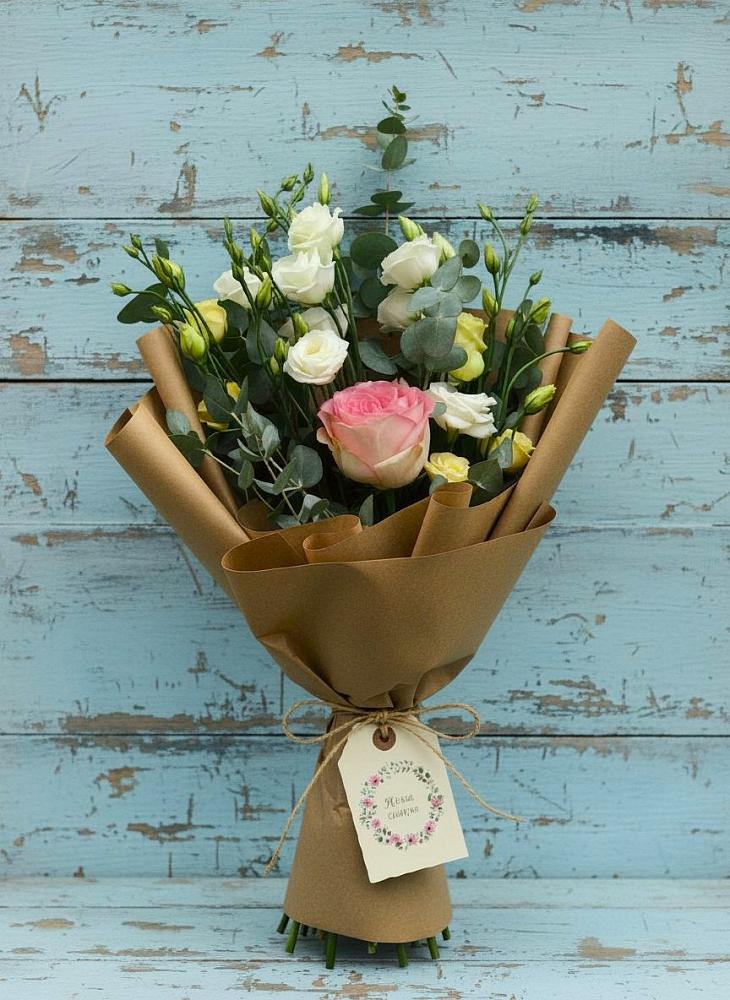 Букет цветов из: Розы и Лизиантусы в Темижбекском