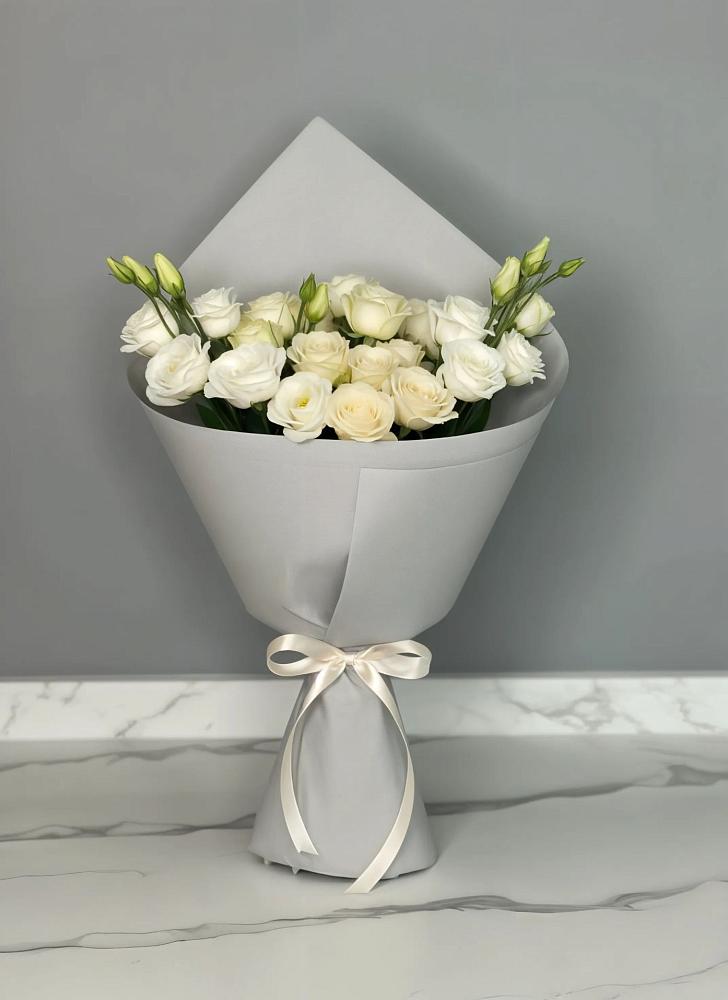 Букет цветов из: Розы и Лизиантусы в Темижбекском