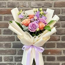 Букет цветов из:  Лизиантусы и Розы в Темижбекском