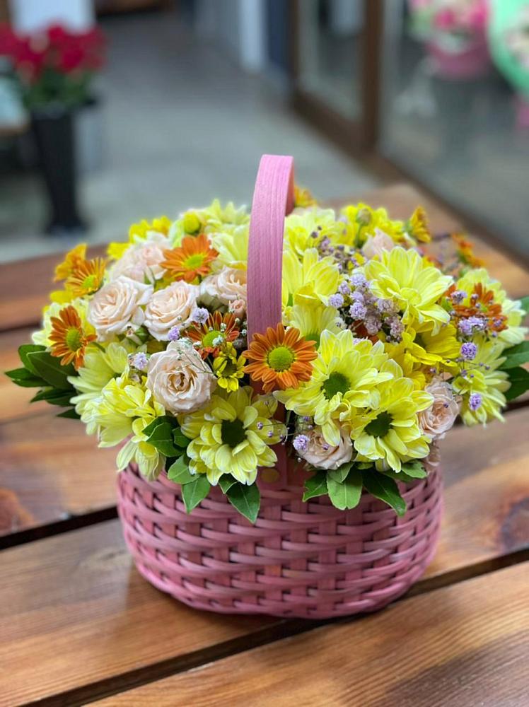 Цветочная композиция из Хризантемы и Розы в корзине в Темижбекском