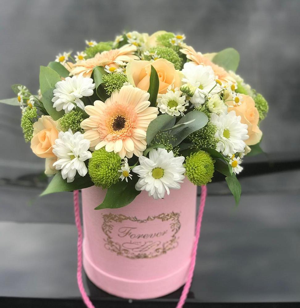 Цветочная композиция из Розы, Герберы и Хризантемы в шляпной коробке в Темижбекском